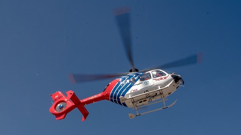 Pro zraněnou cyklistku v Beskydech letěl k vodopádu vrtulník